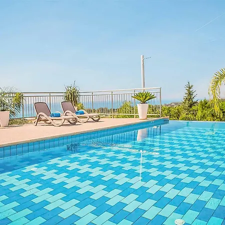 Freedom Willa Argaka