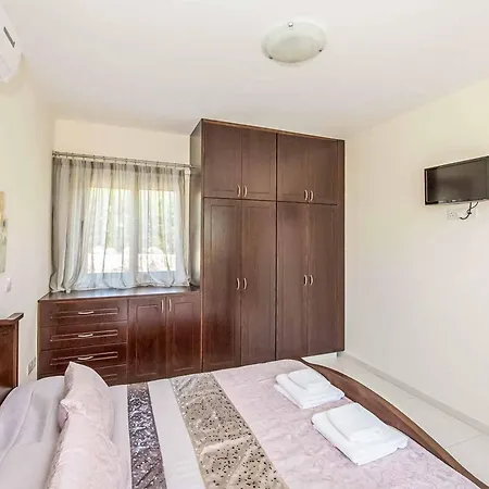 Willa Freedom Argaka